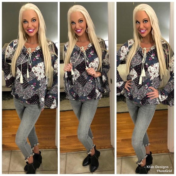 Tops - 💕SALE!!! Gray Quilt Print Bell Sleeve Tunic!